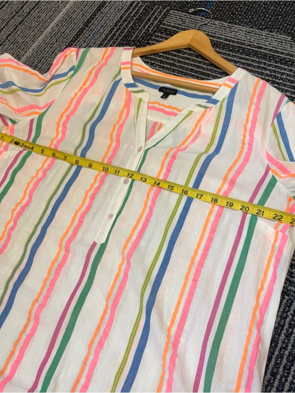 Talbots XL Top lightweight popover v-neck 3/4 sleeves - Picture 12 of 13